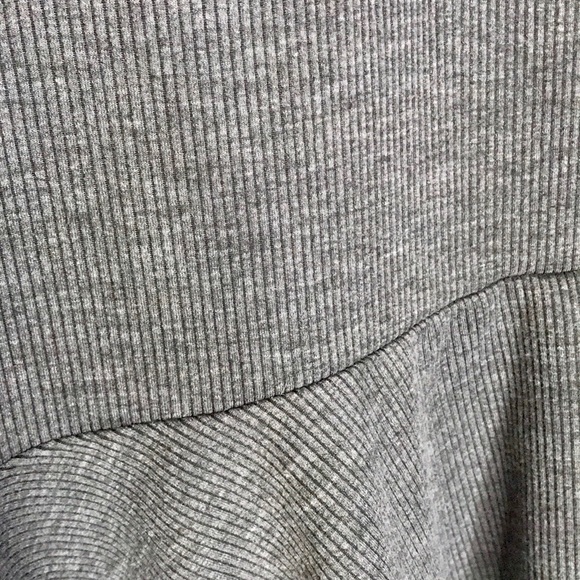 Coeur de vague long sleeve grey dress. - Picture 3 of 8